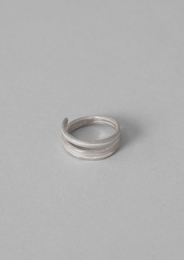 Emily Nixon Mitsuro Ribbon Ring | Silver