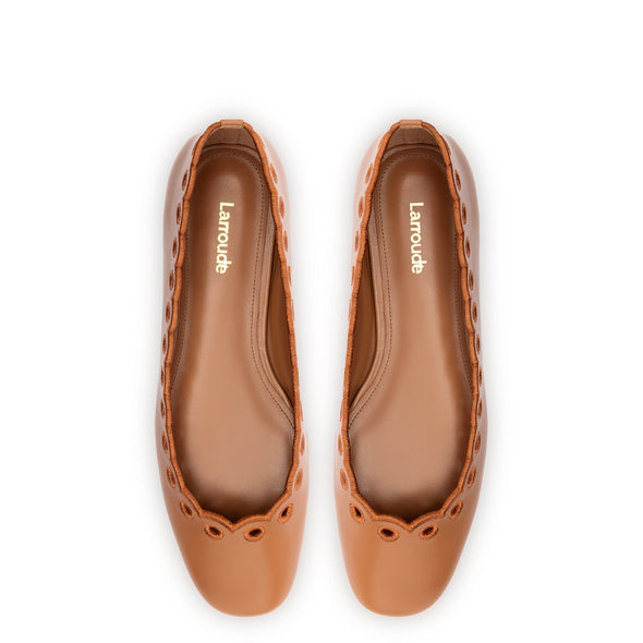 Meghan Broderie Flat In Caramel Leather