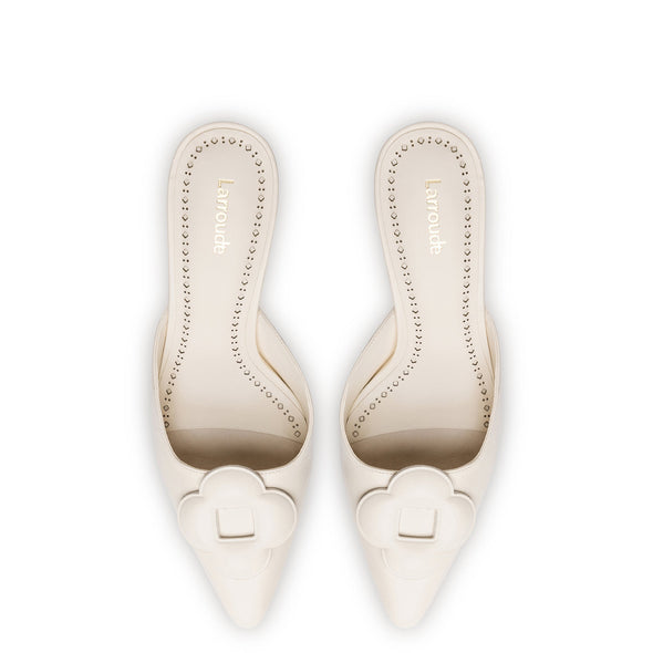 Flora Pump In Ivory Leather